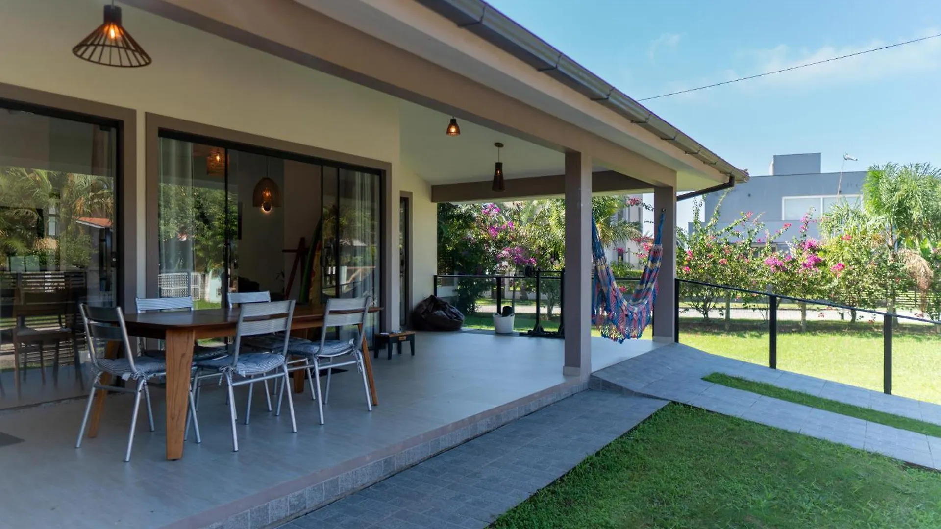 Born To Live House - 200M Da Praia Da Barra Garopaba Brazil